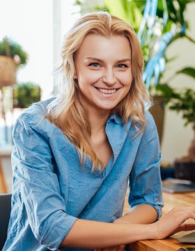 comfortable-office-and-woman-indoors-it-with-a-lap-2021-09-02-20-01-17-utc.jpg comfortable-office-and-woman-indoors-it-with-a-lap-2021-09-02-20-01-17-utc.jpg